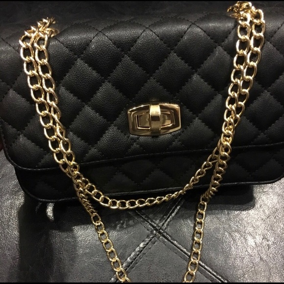 Express Handbags - NWOT Express quilted purse